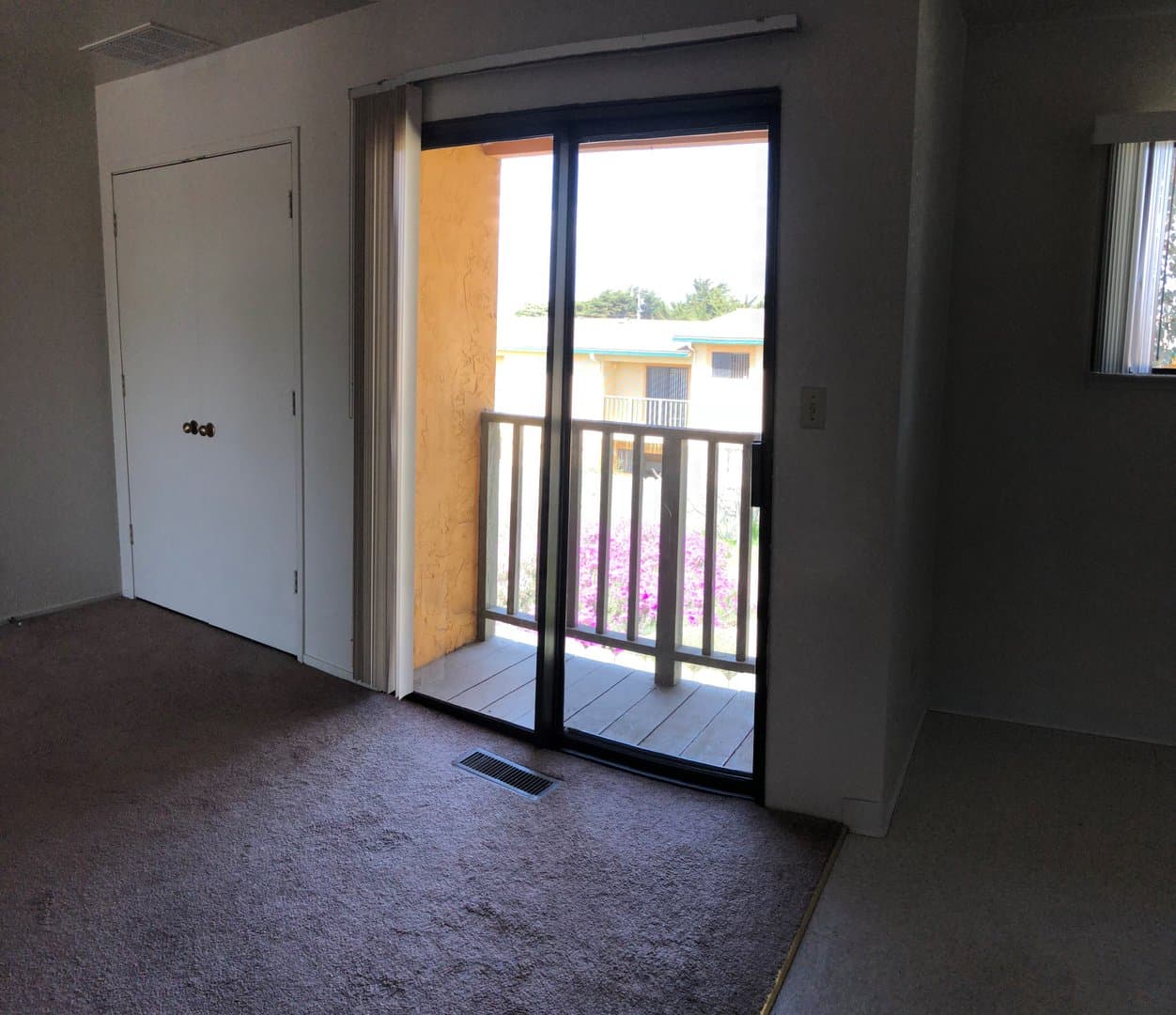 Marina Apartment: 3306 Del Monte Blvd.