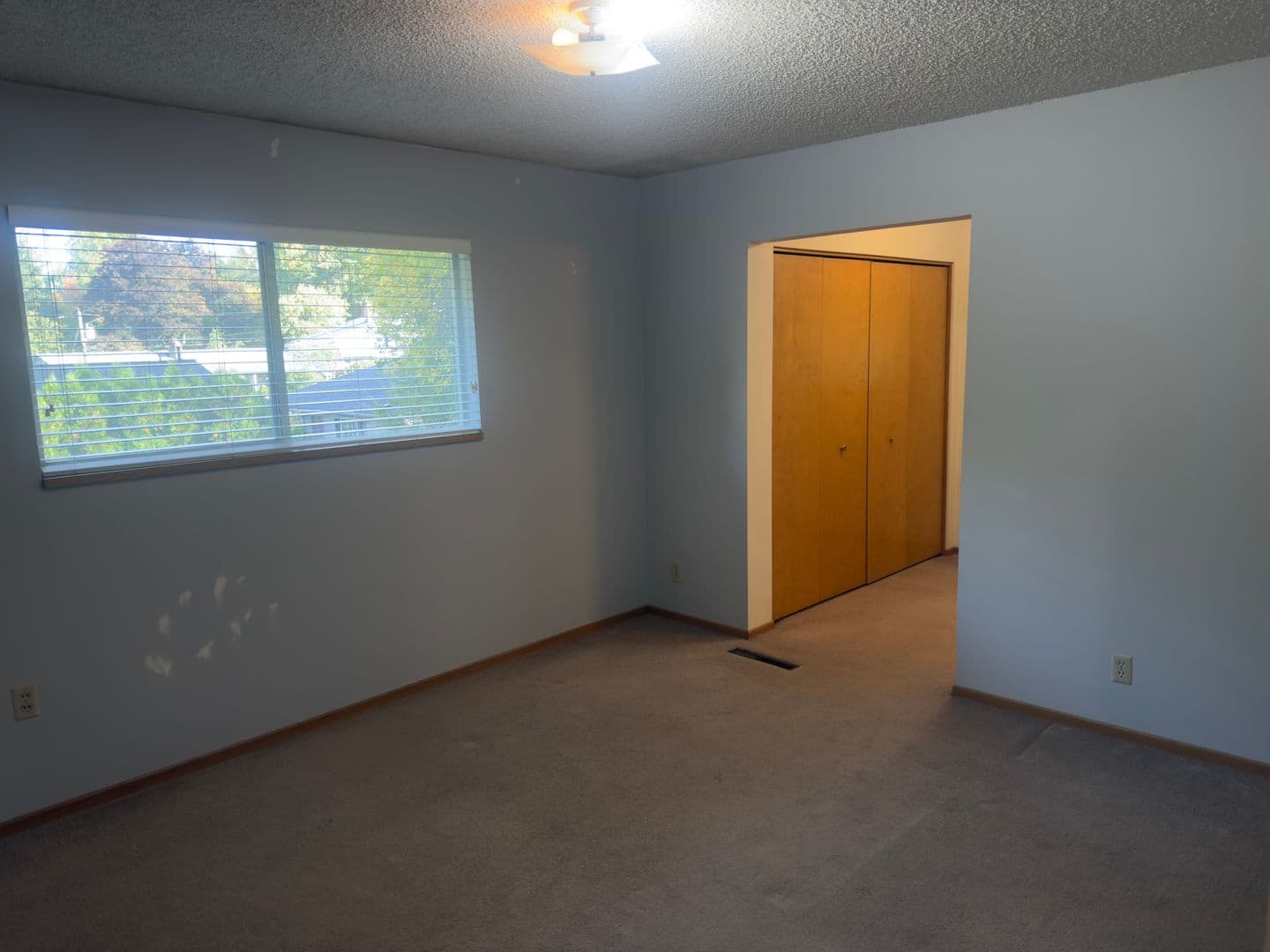 Portland Apartment: 3848 - 3850 SW Marigold Street
