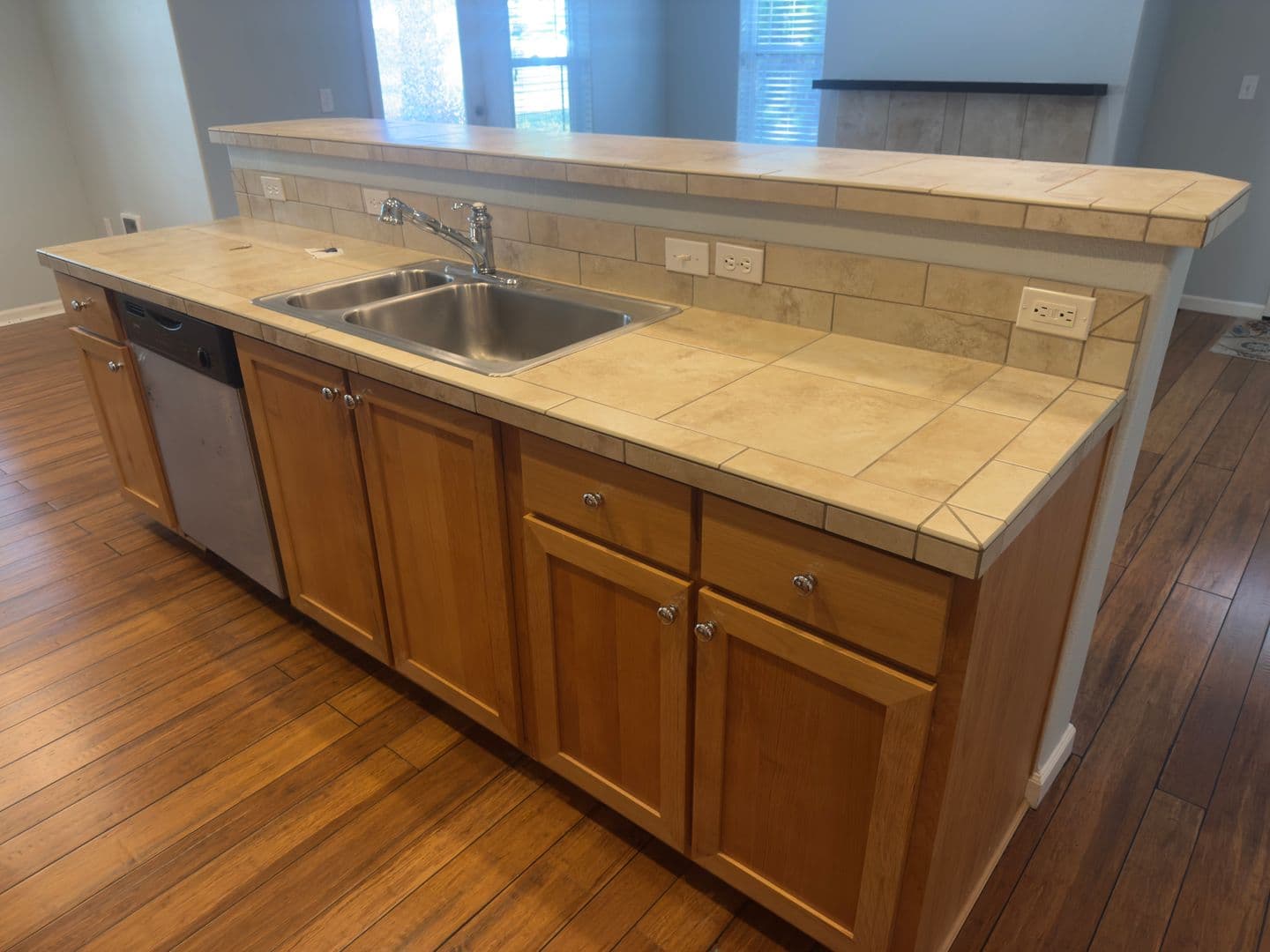 Hillsboro Apartment: 102 NE Canvasback Way #102