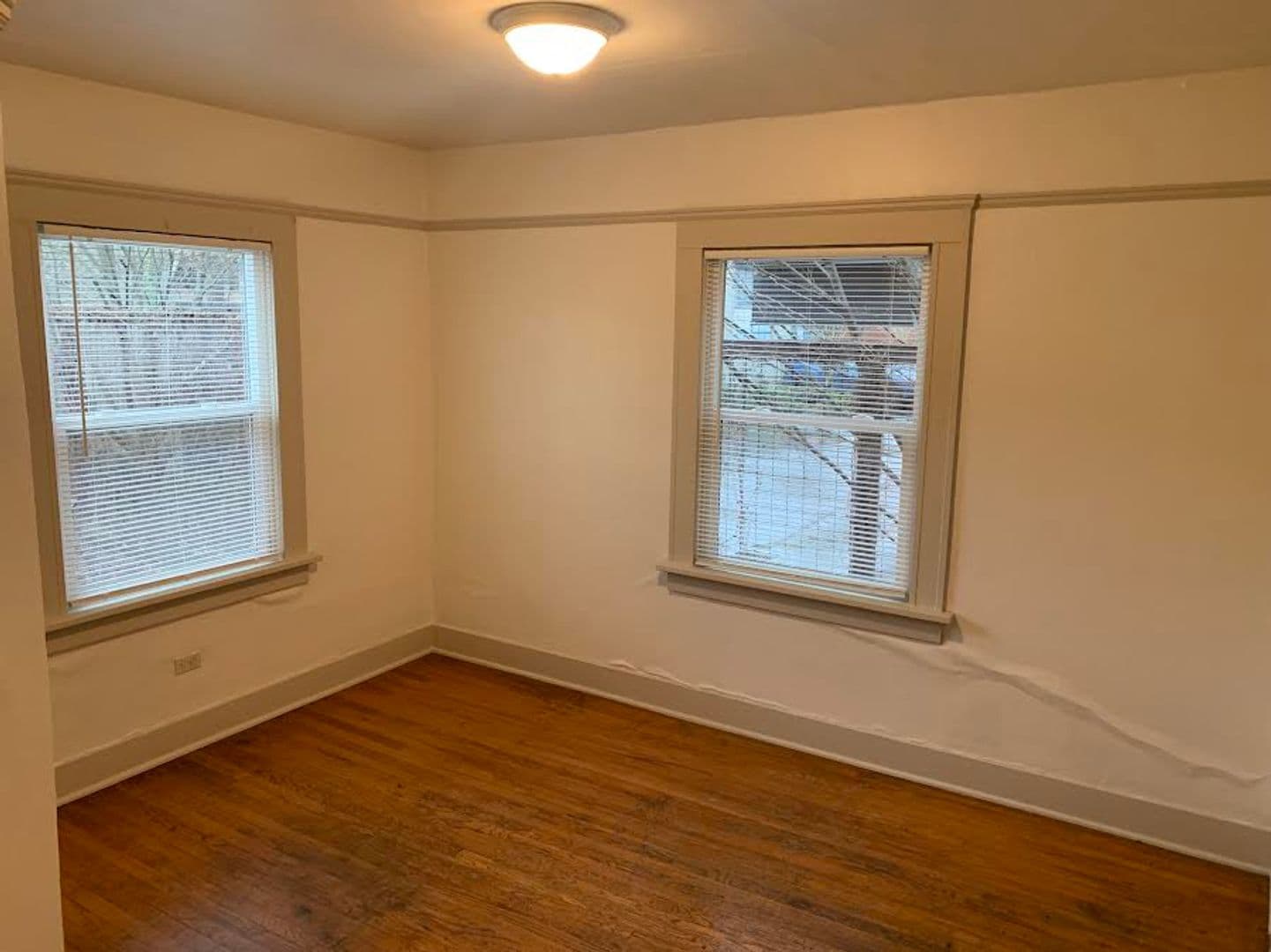Portland Apartment: 1936 NW Raleigh St