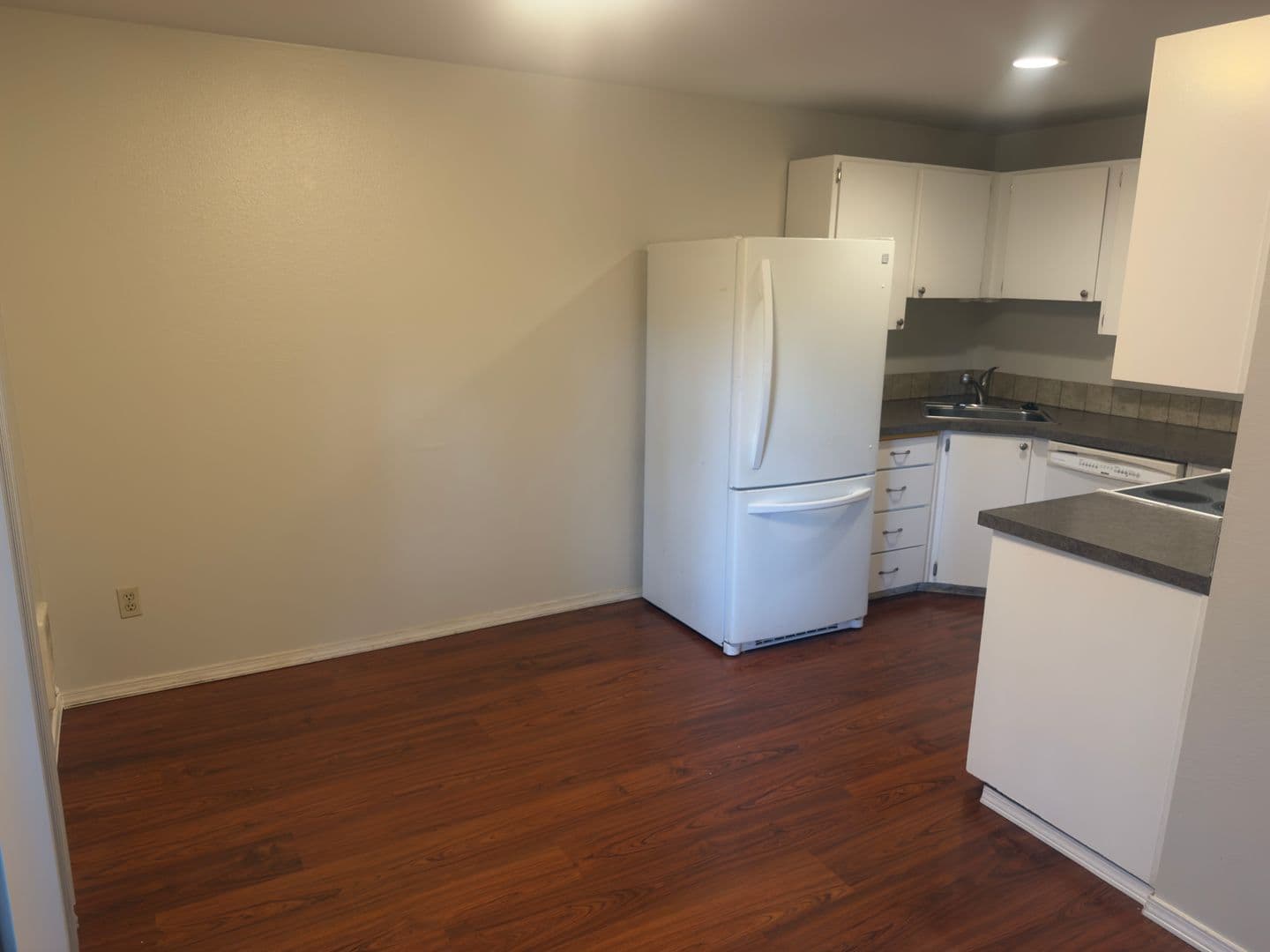 Tigard Apartment: 10845 SW 121st Avenue