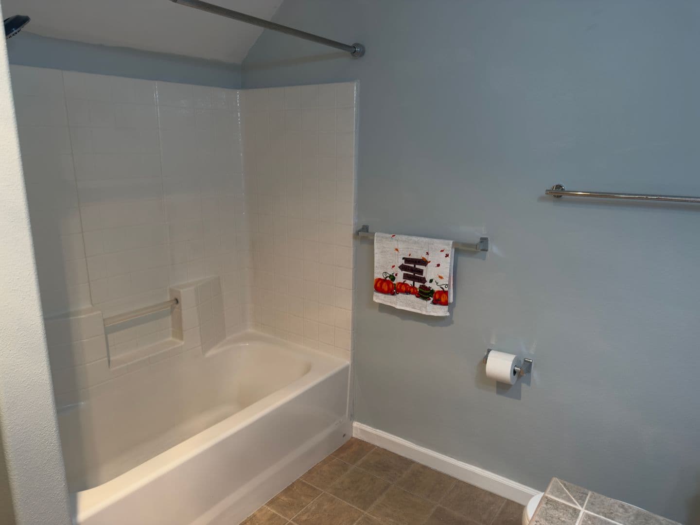 Hillsboro Apartment: 102 NE Canvasback Way #102