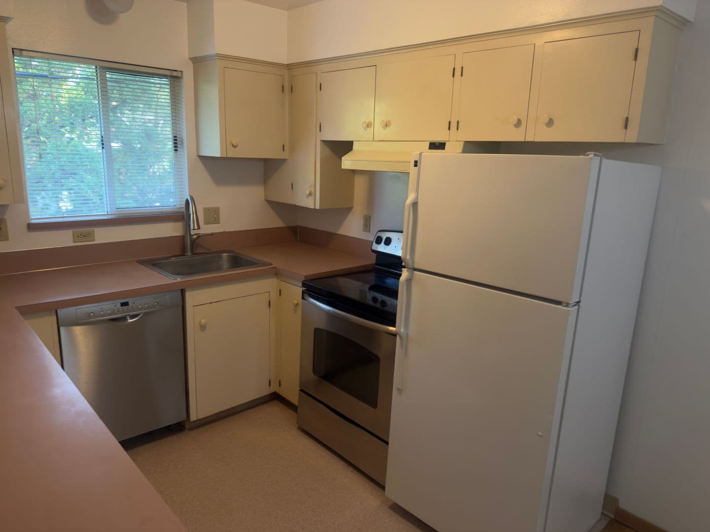 Portland Apartment: 3848 - 3850 SW Marigold Street