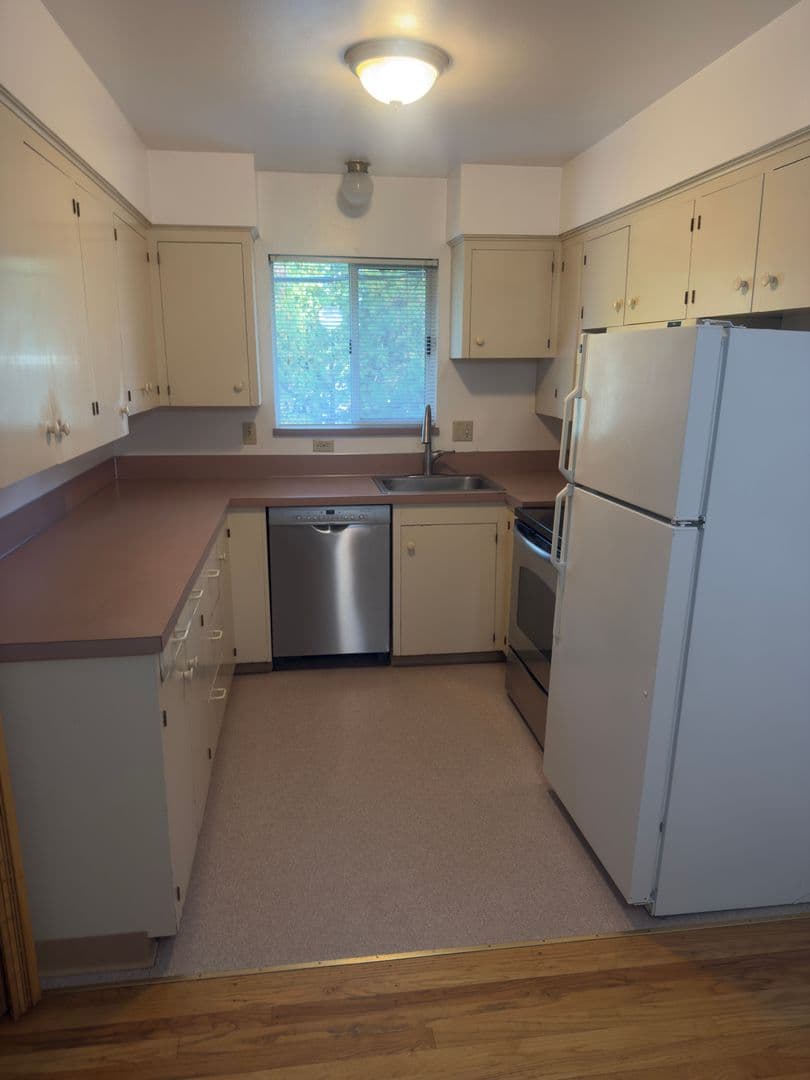 Portland Apartment: 3848 - 3850 SW Marigold Street