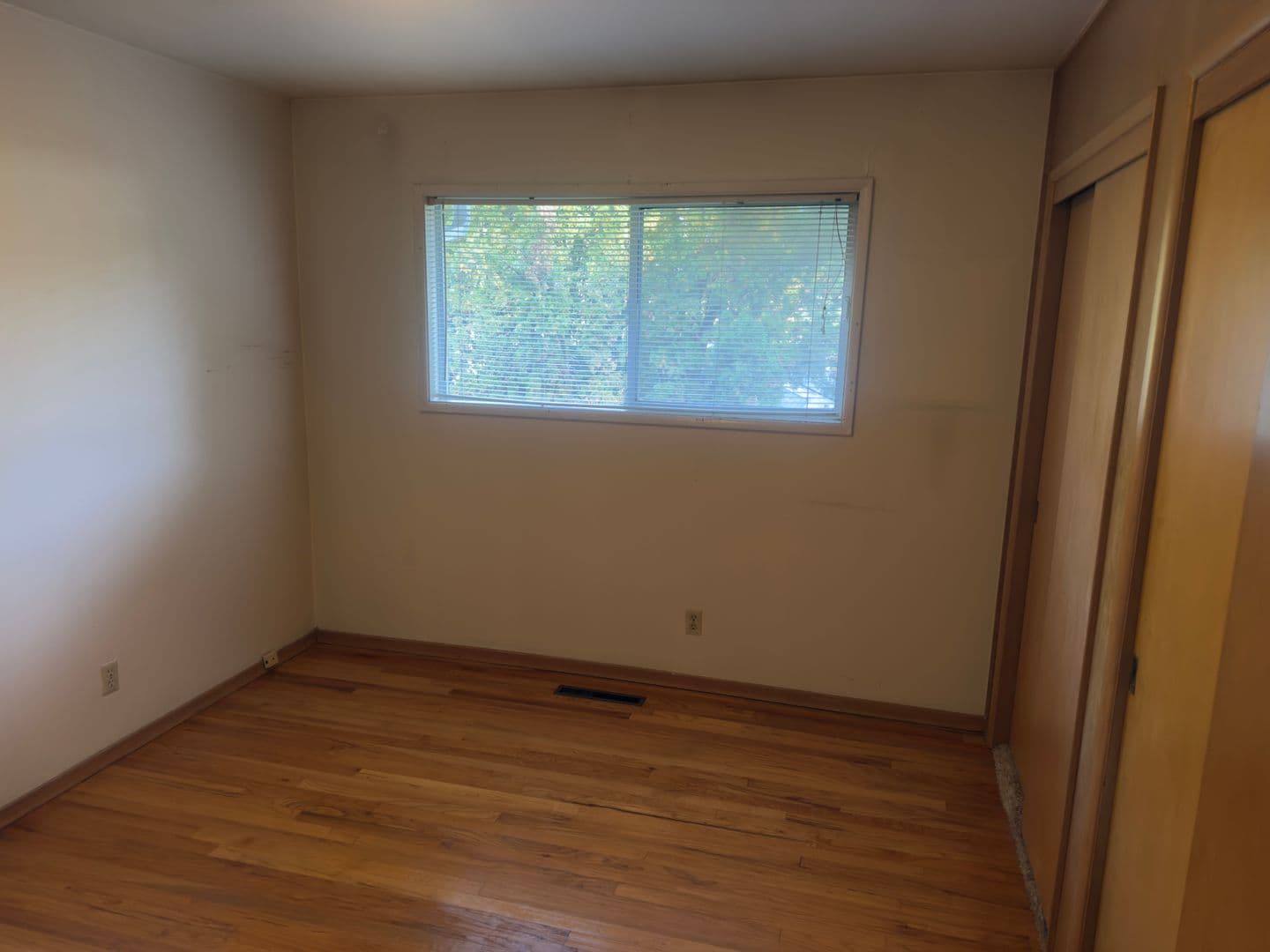 Portland Apartment: 3848 - 3850 SW Marigold Street