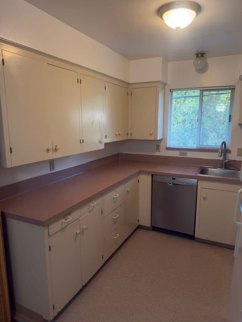 Portland Apartment: 3848 - 3850 SW Marigold Street