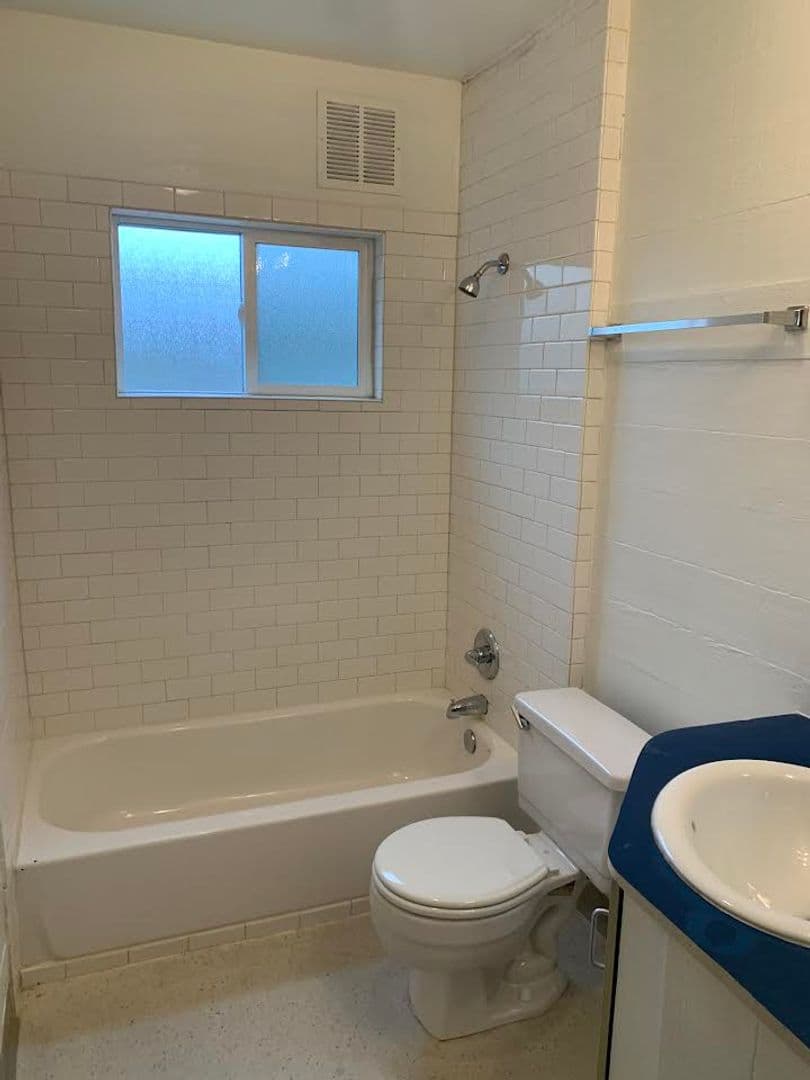Portland Apartment: 1936 NW Raleigh St