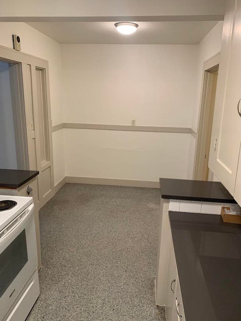 Portland Apartment: 1936 NW Raleigh St