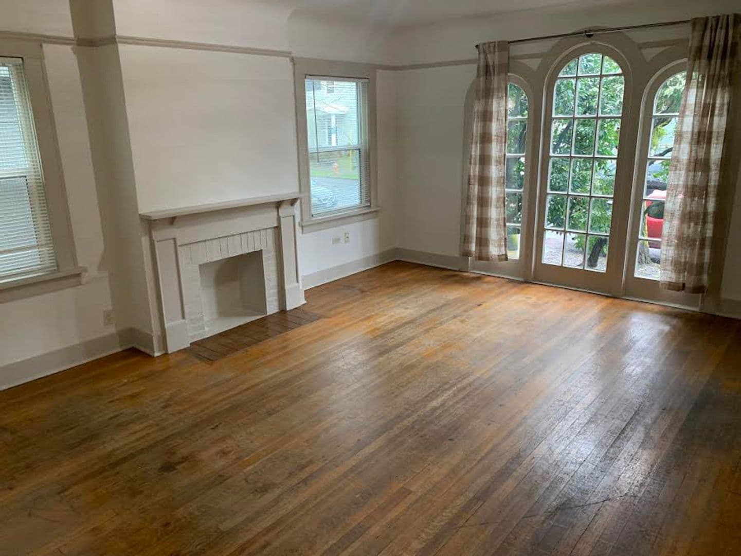 Portland Apartment: 1936 NW Raleigh St