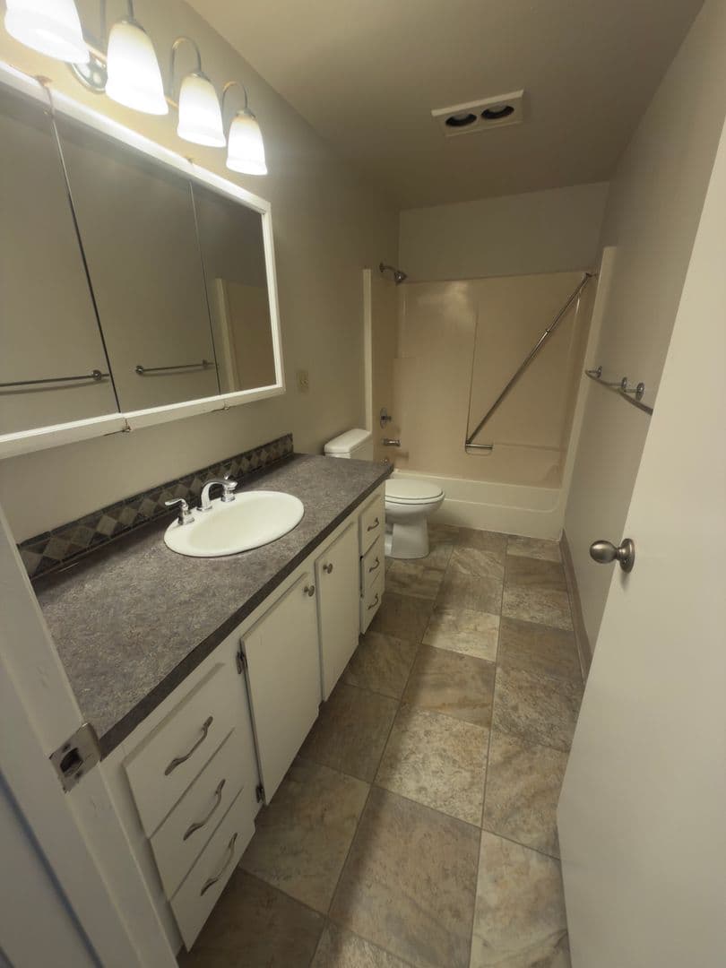 Tigard Apartment: 10845 SW 121st Avenue
