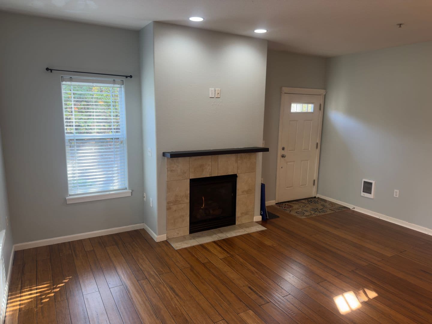 Hillsboro Apartment: 102 NE Canvasback Way #102