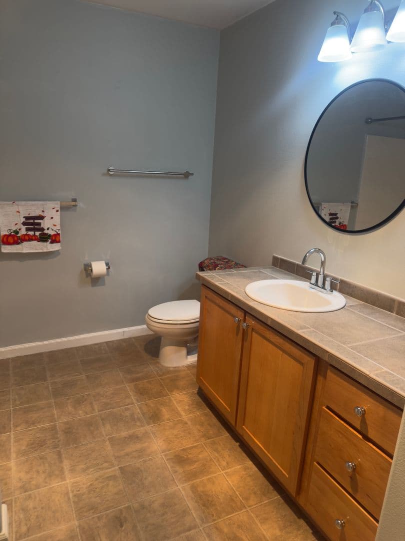 Hillsboro Apartment: 102 NE Canvasback Way #102