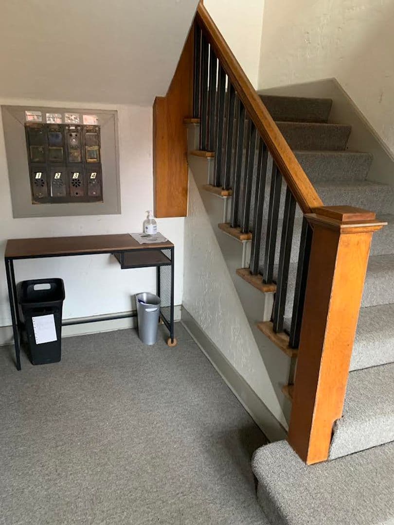 Portland Apartment: 1936 NW Raleigh St