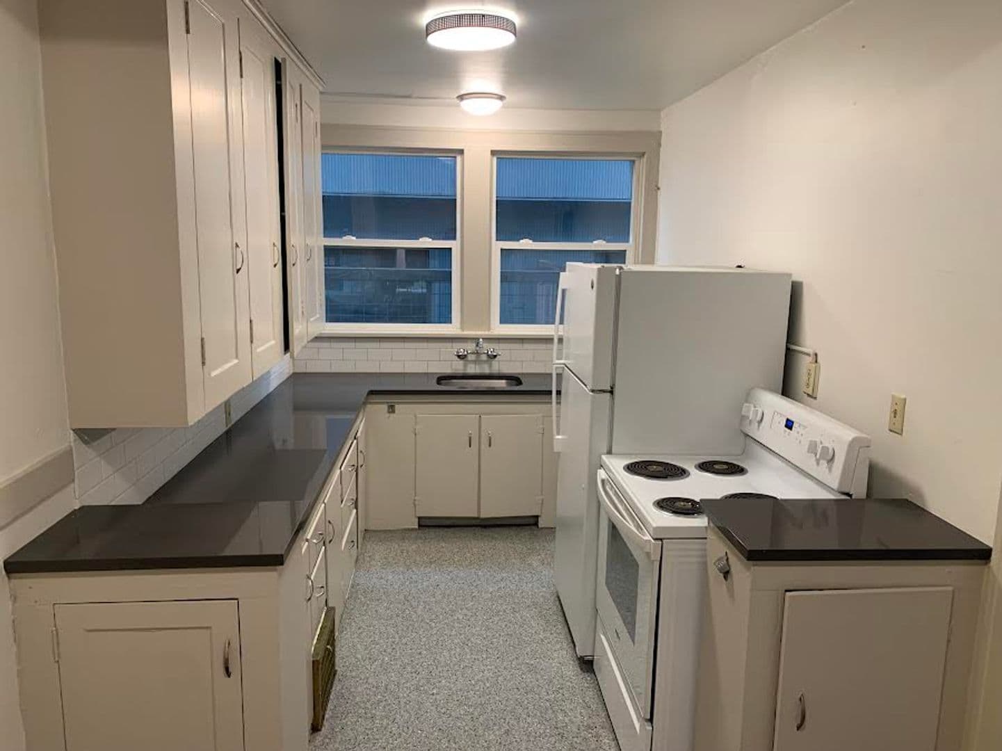 Portland Apartment: 1936 NW Raleigh St