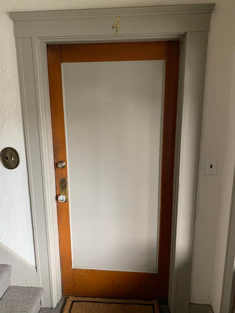 Portland Apartment: 1936 NW Raleigh St