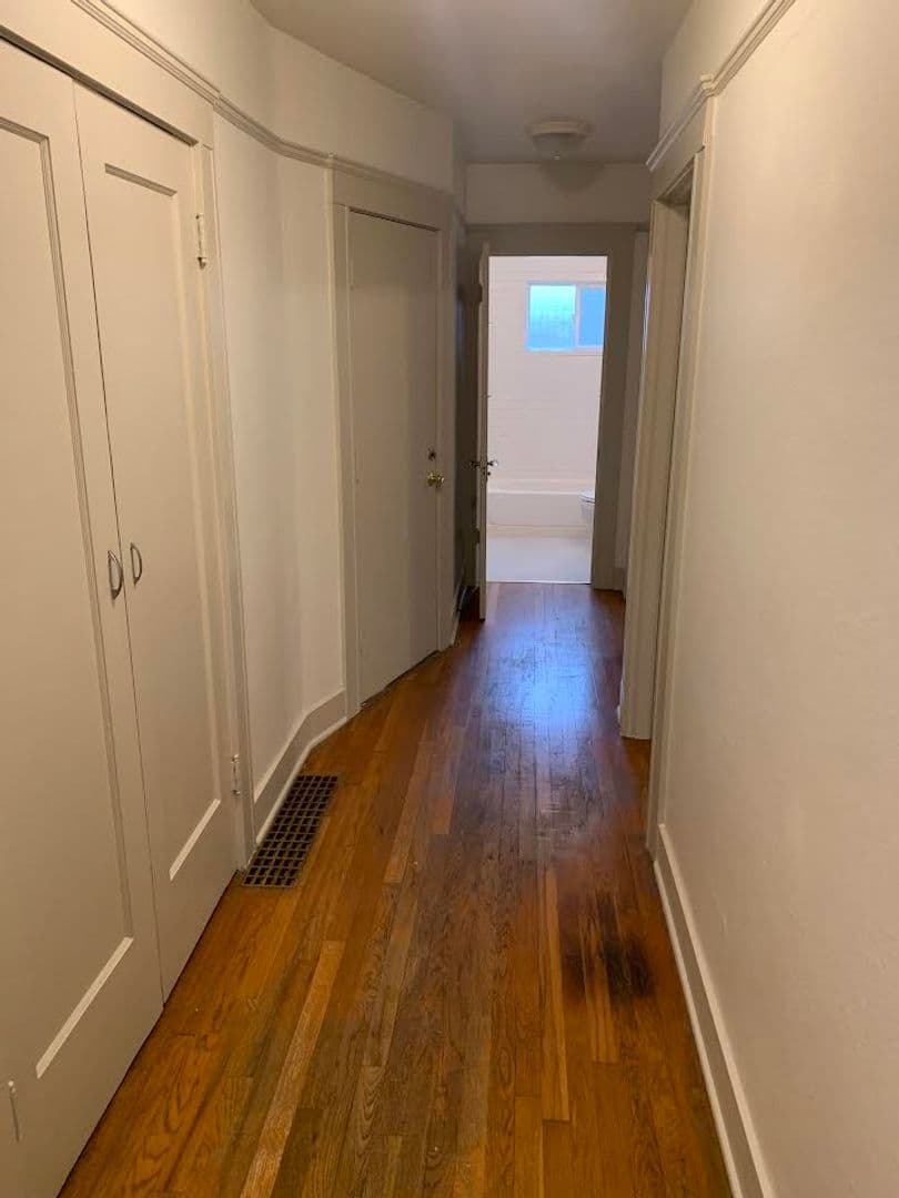 Portland Apartment: 1936 NW Raleigh St