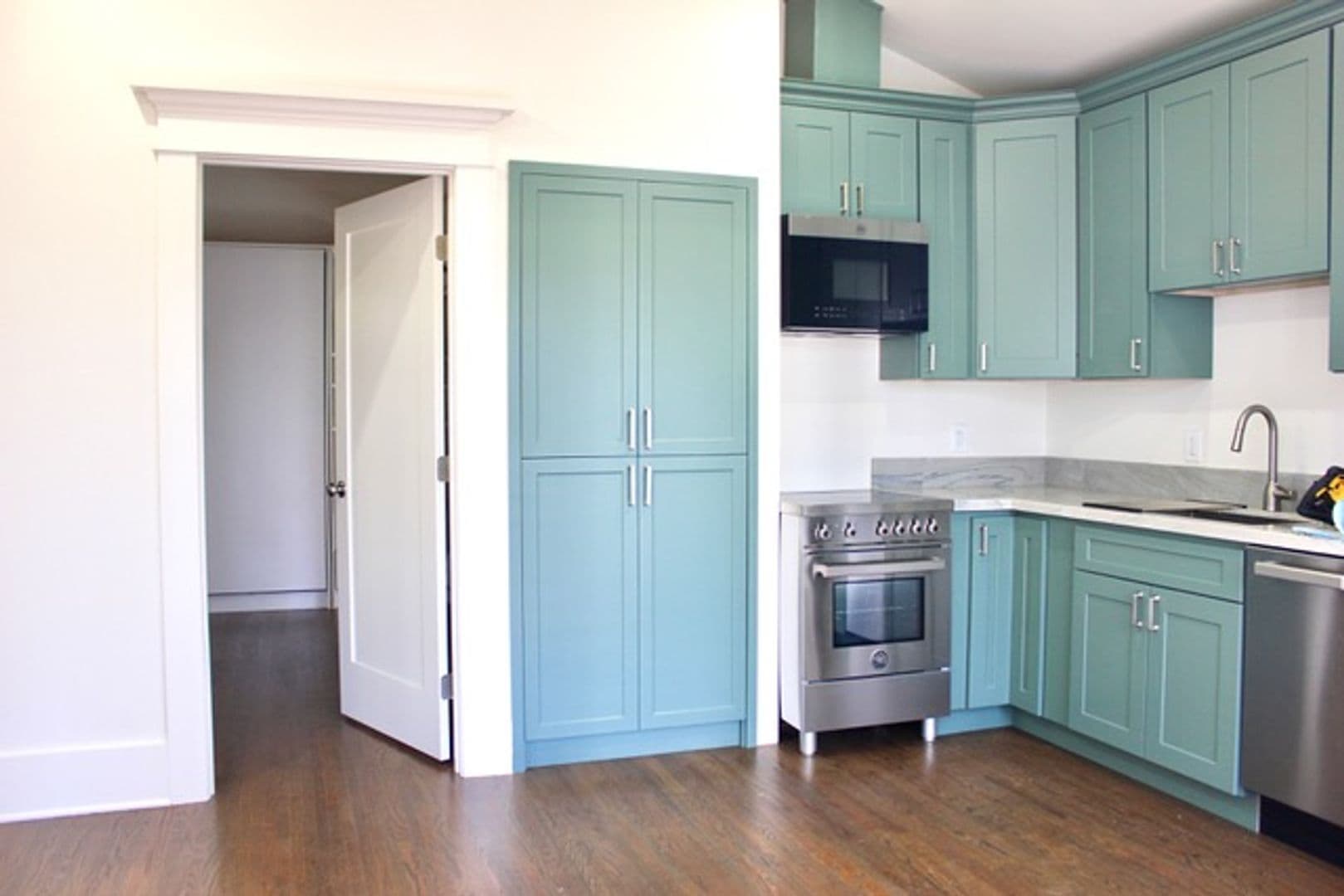 Los Angeles House: 1810 Taft Ave.