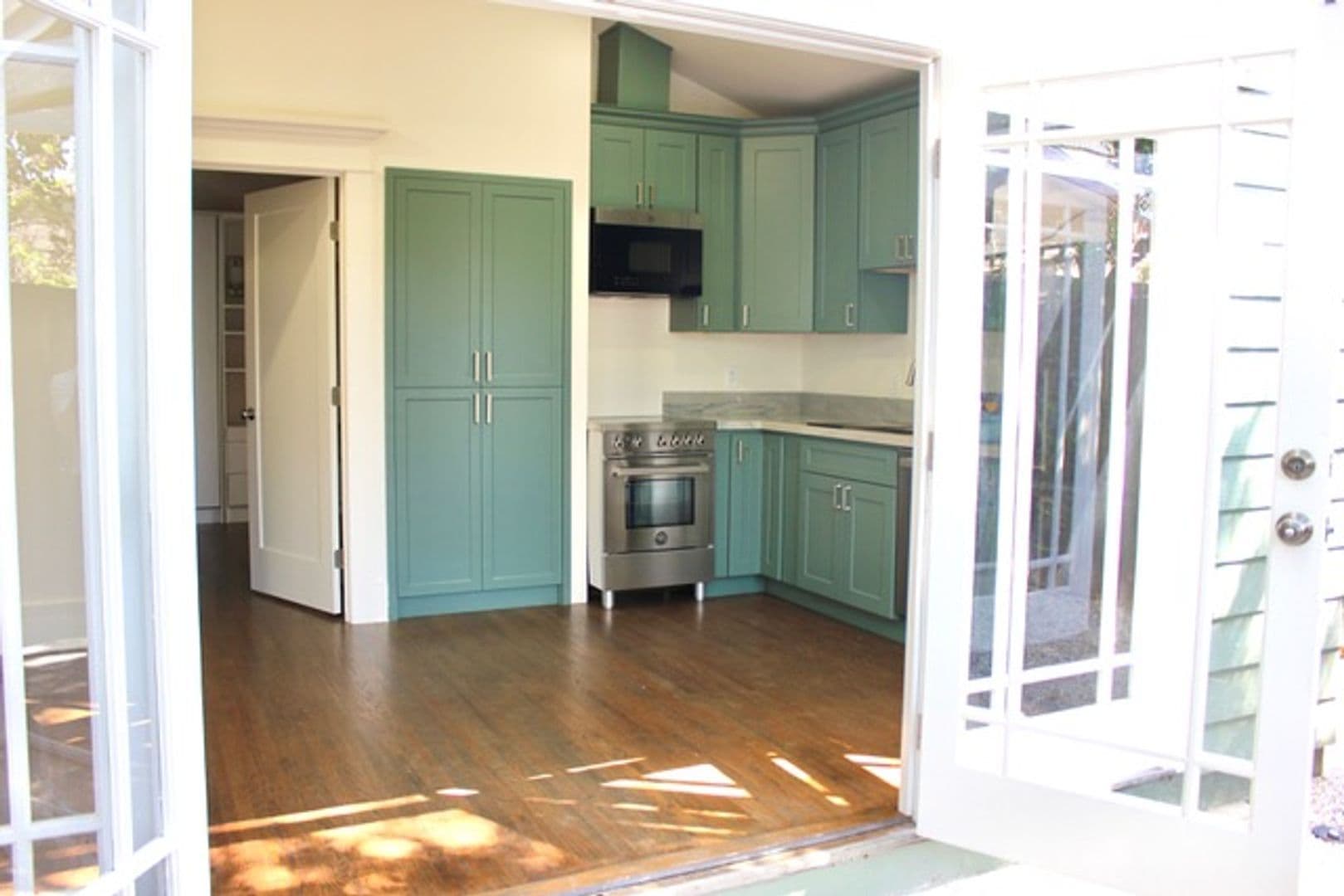 Los Angeles House: 1810 Taft Ave.