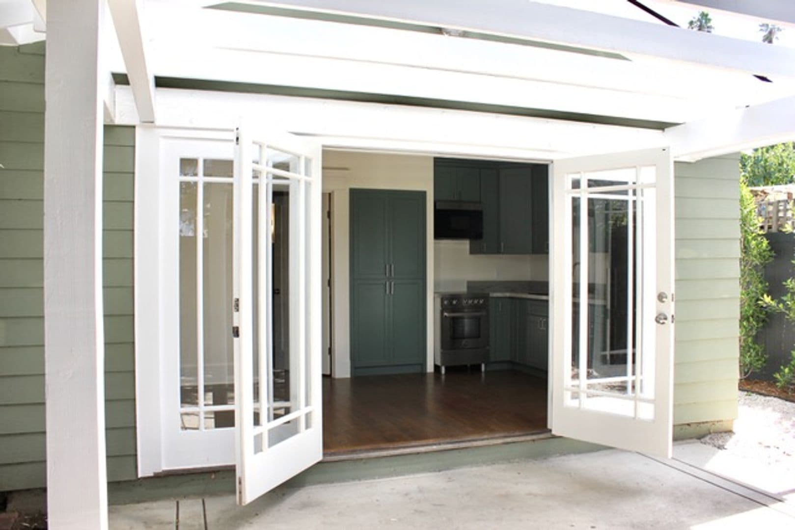 Los Angeles House: 1810 Taft Ave.