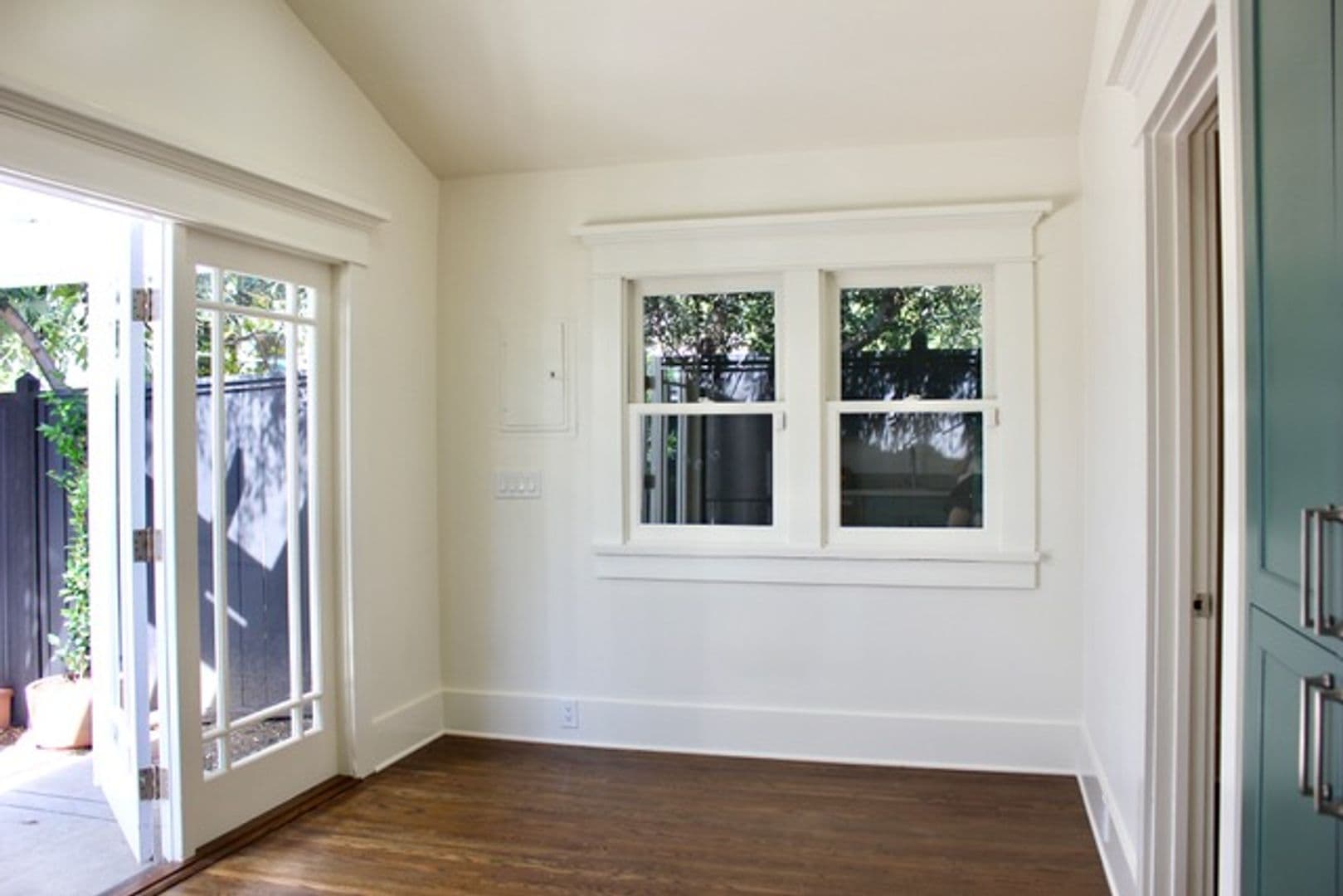 Los Angeles House: 1810 Taft Ave.