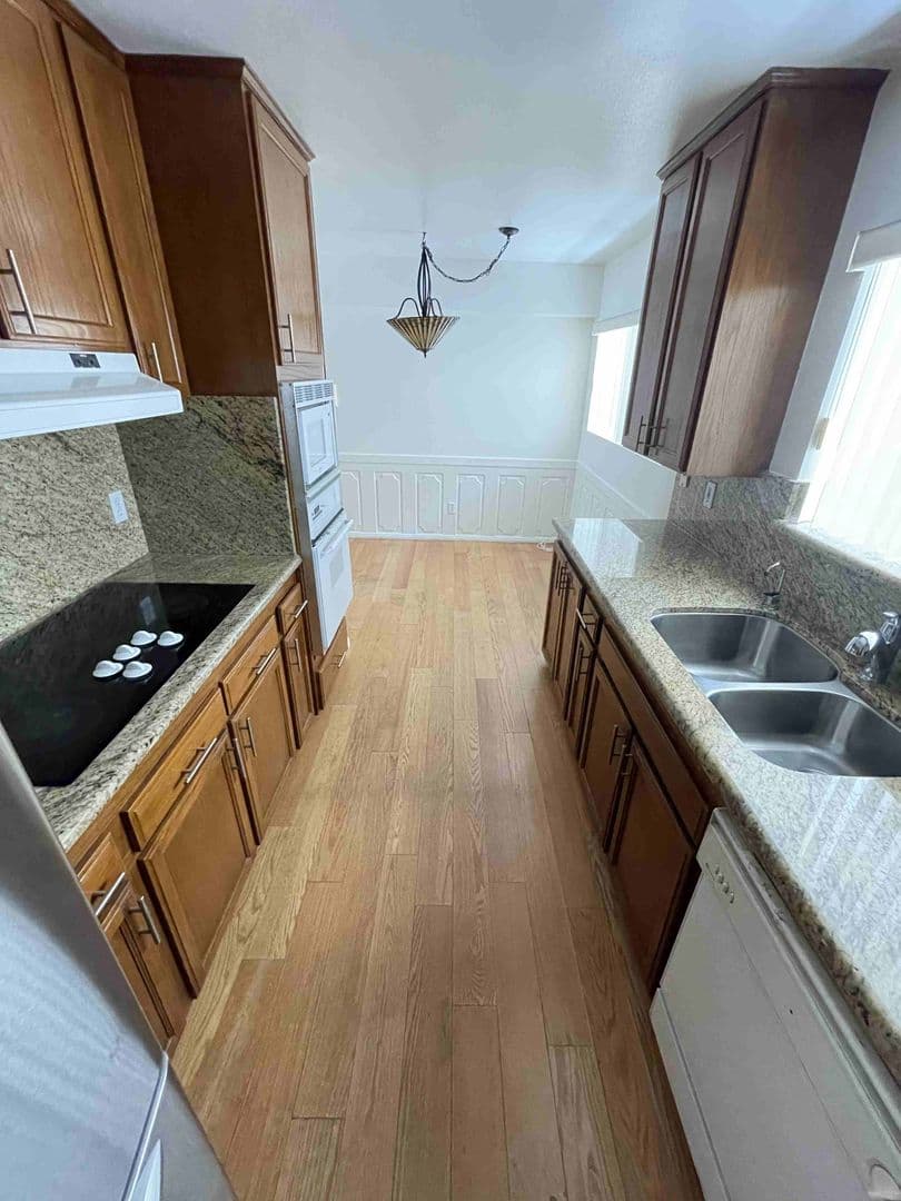 Encino Townhome: 5306 Lindley Ave.