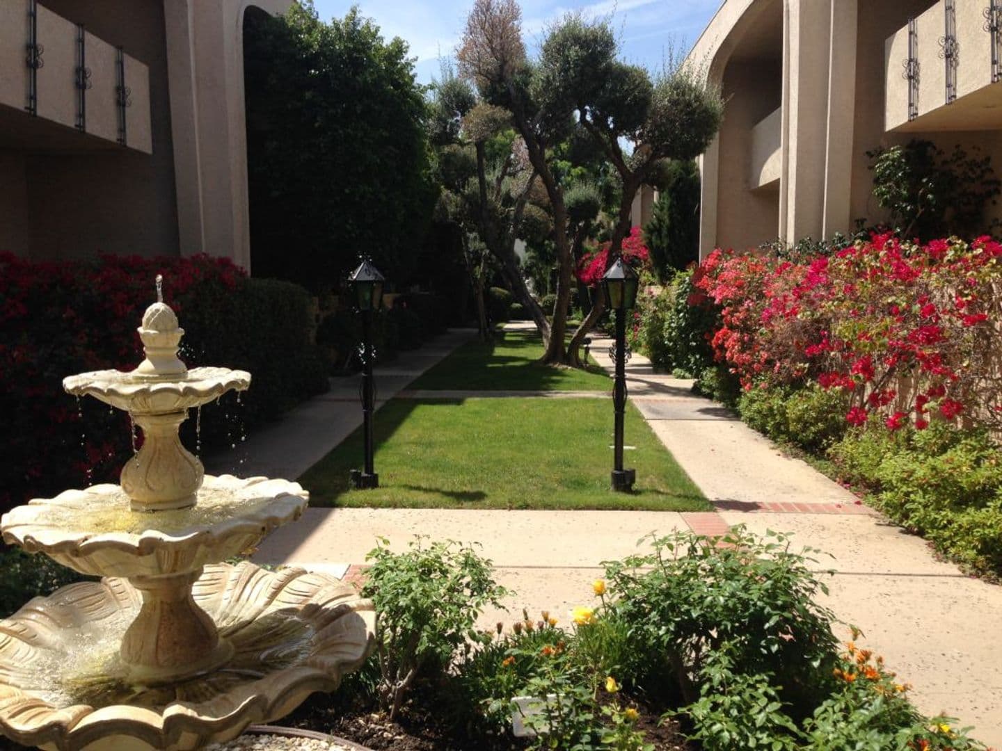 Encino Townhome: 5306 Lindley Ave.