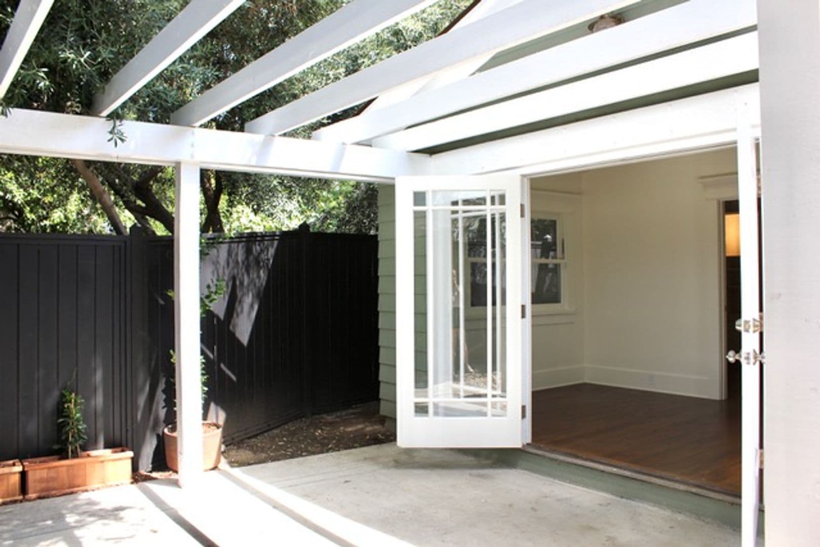 Los Angeles House: 1810 Taft Ave.