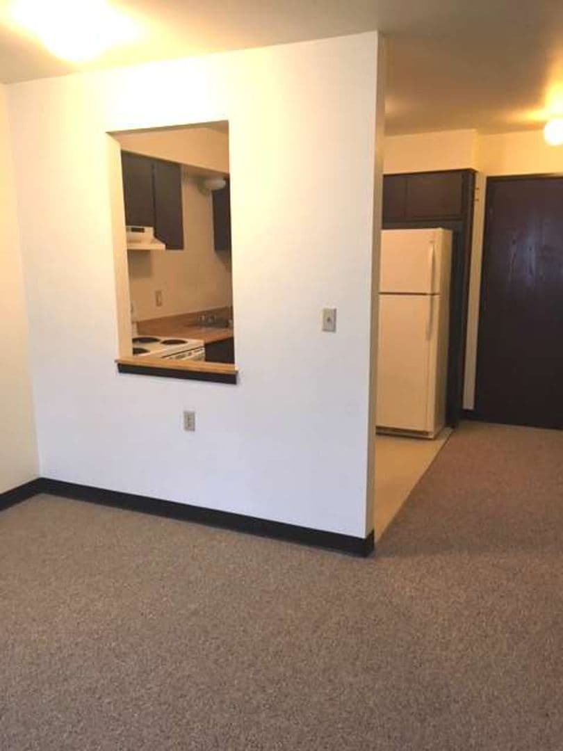 West Bend Apartment: 230 N. University Dr