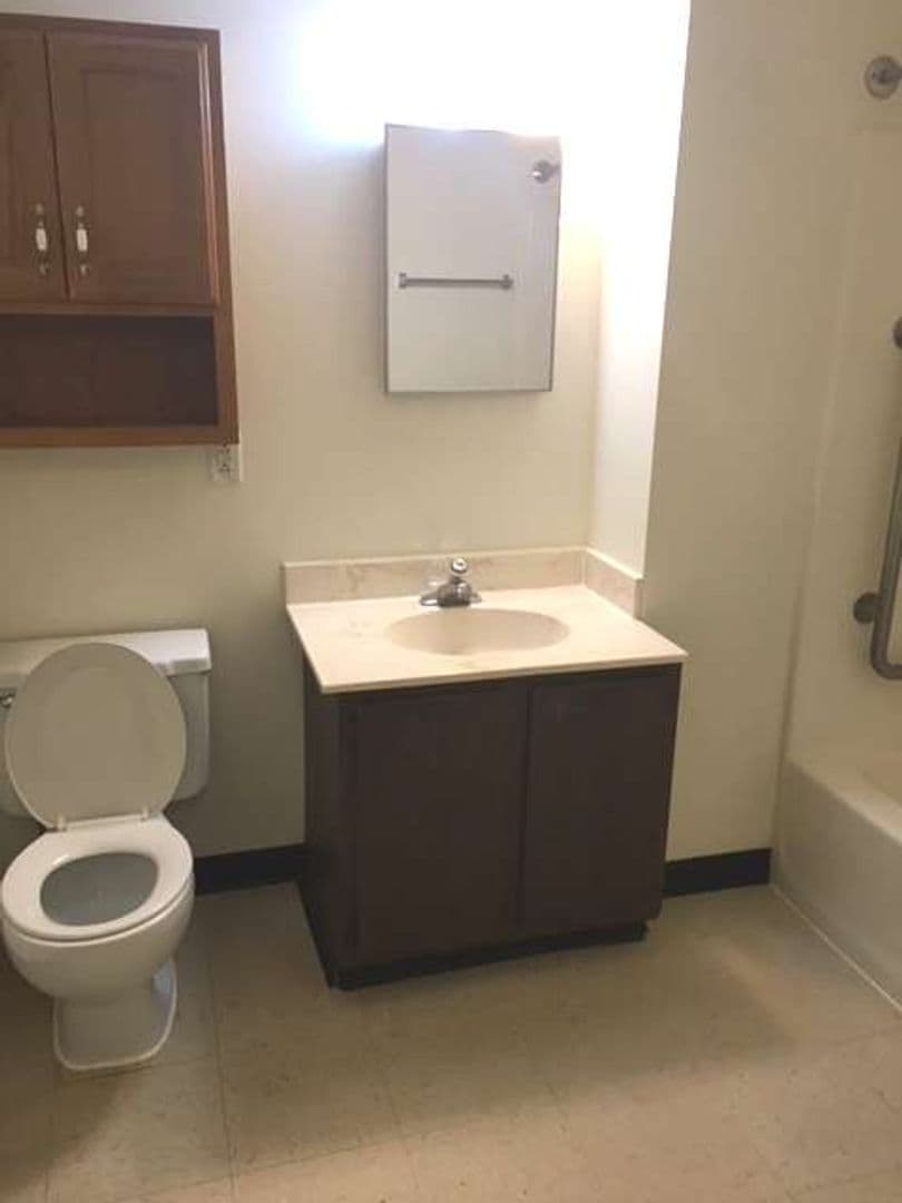 West Bend Apartment: 230 N. University Dr