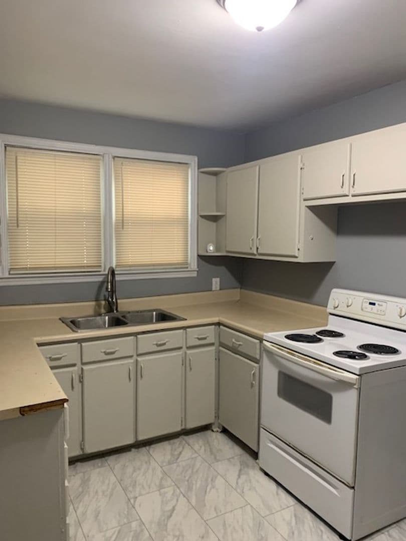 Spartanburg House: 114 Rosemary Rd