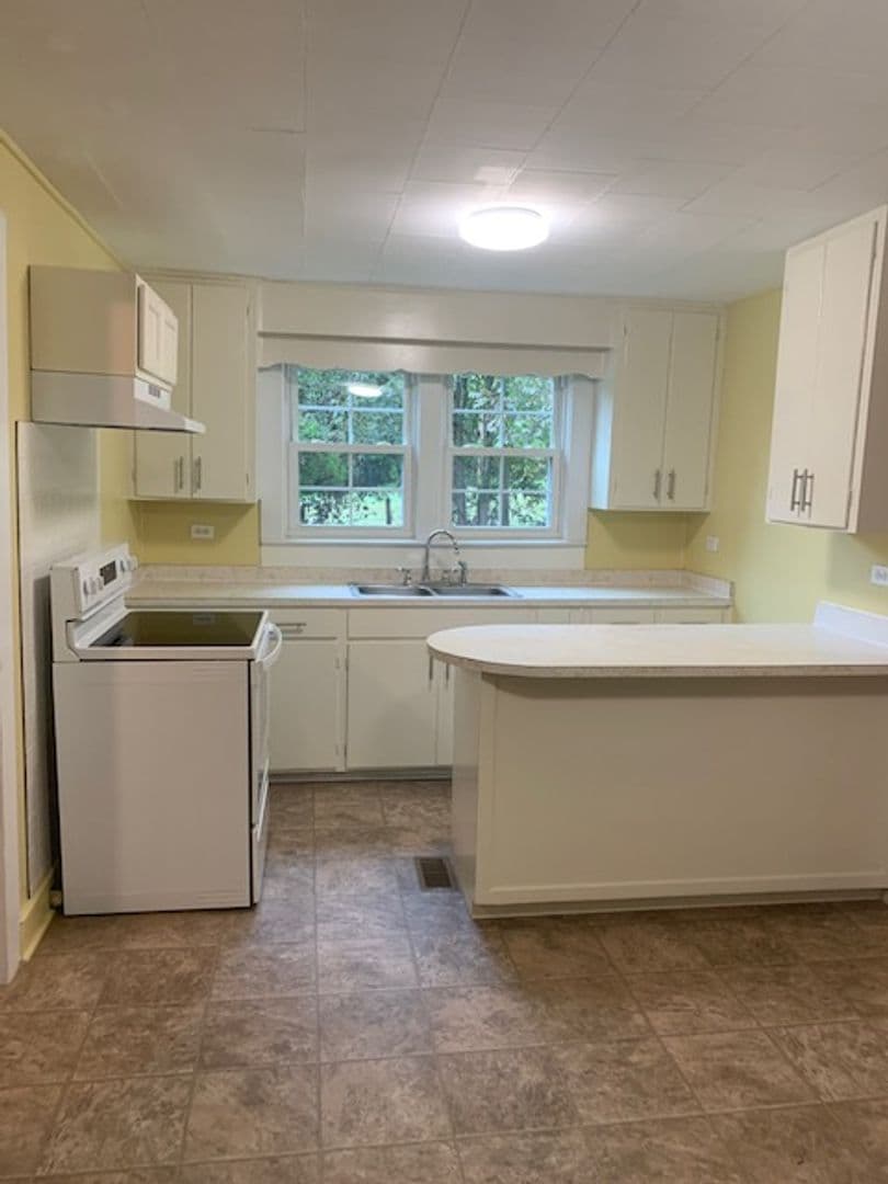 Jonesville House: 303 Knitting Mill Street