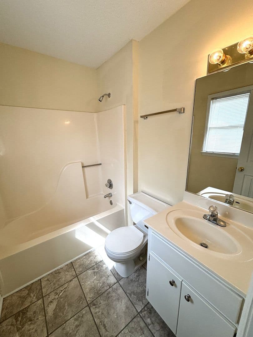 Athens Apartment: 210 Whitehall Road