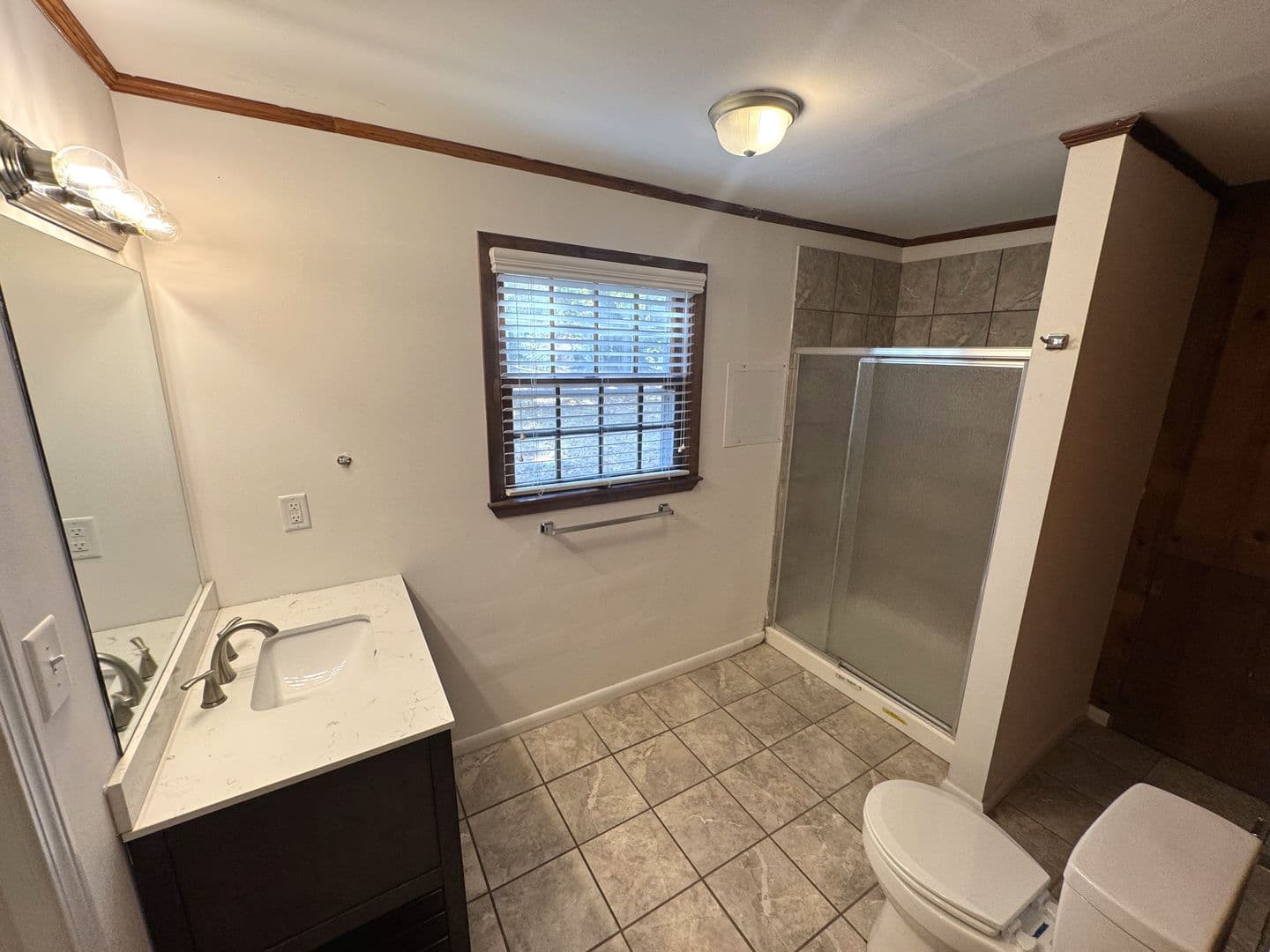 Athens House: 150 Pineview Dr