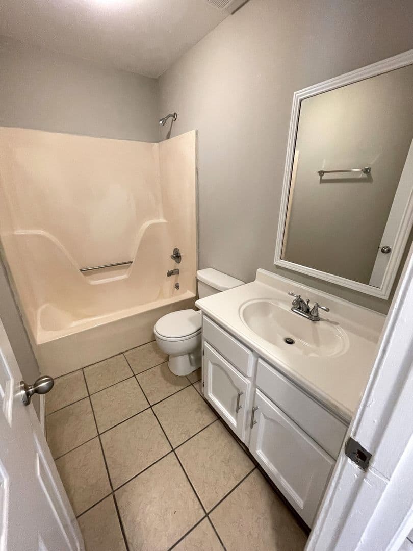 Athens House: 125 Hardin Dr