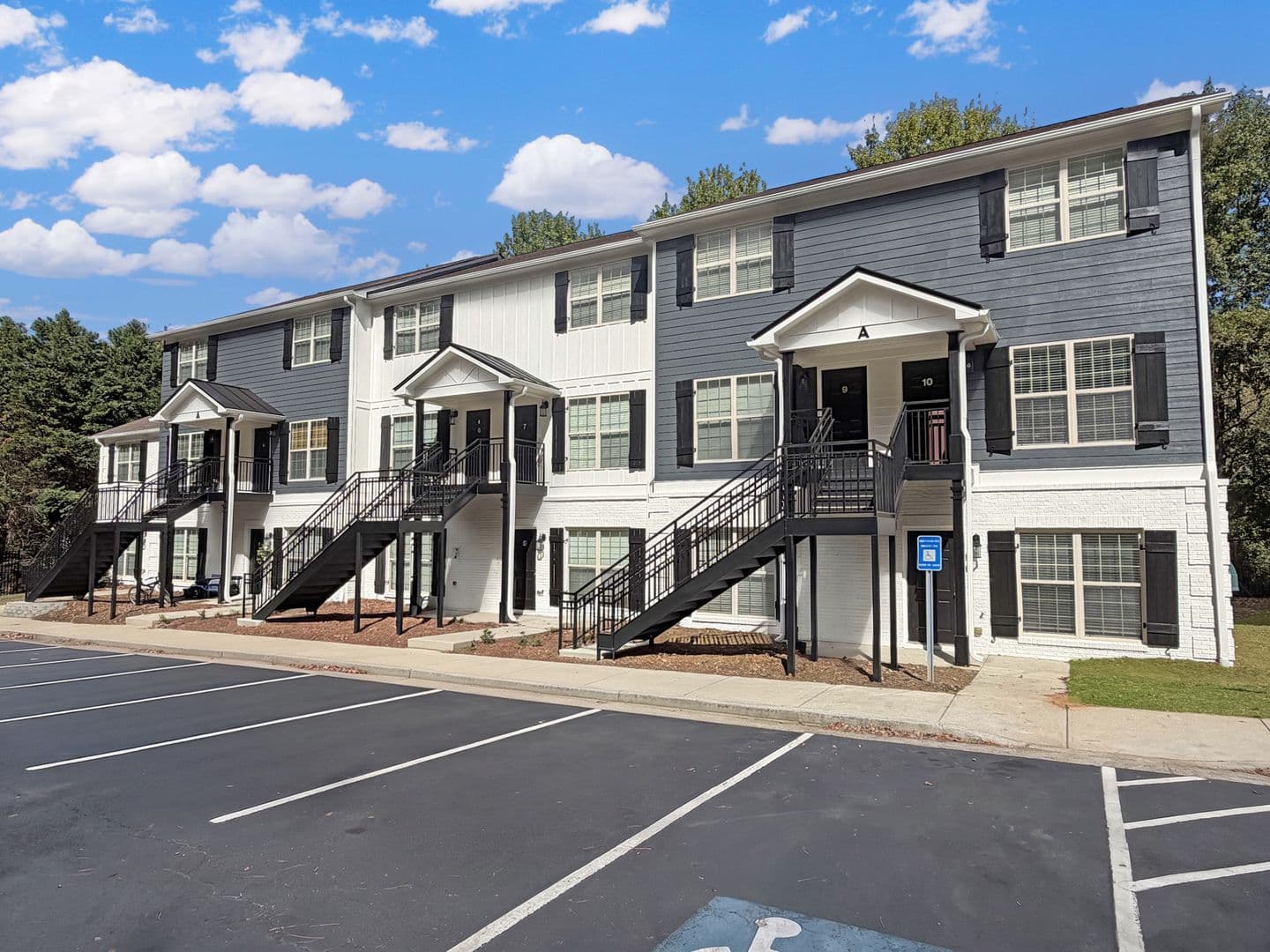 Athens Apartment: 270 Strickland Ave
