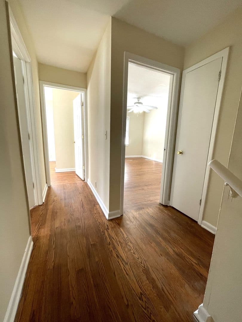 Athens House: 160 Pineview Dr