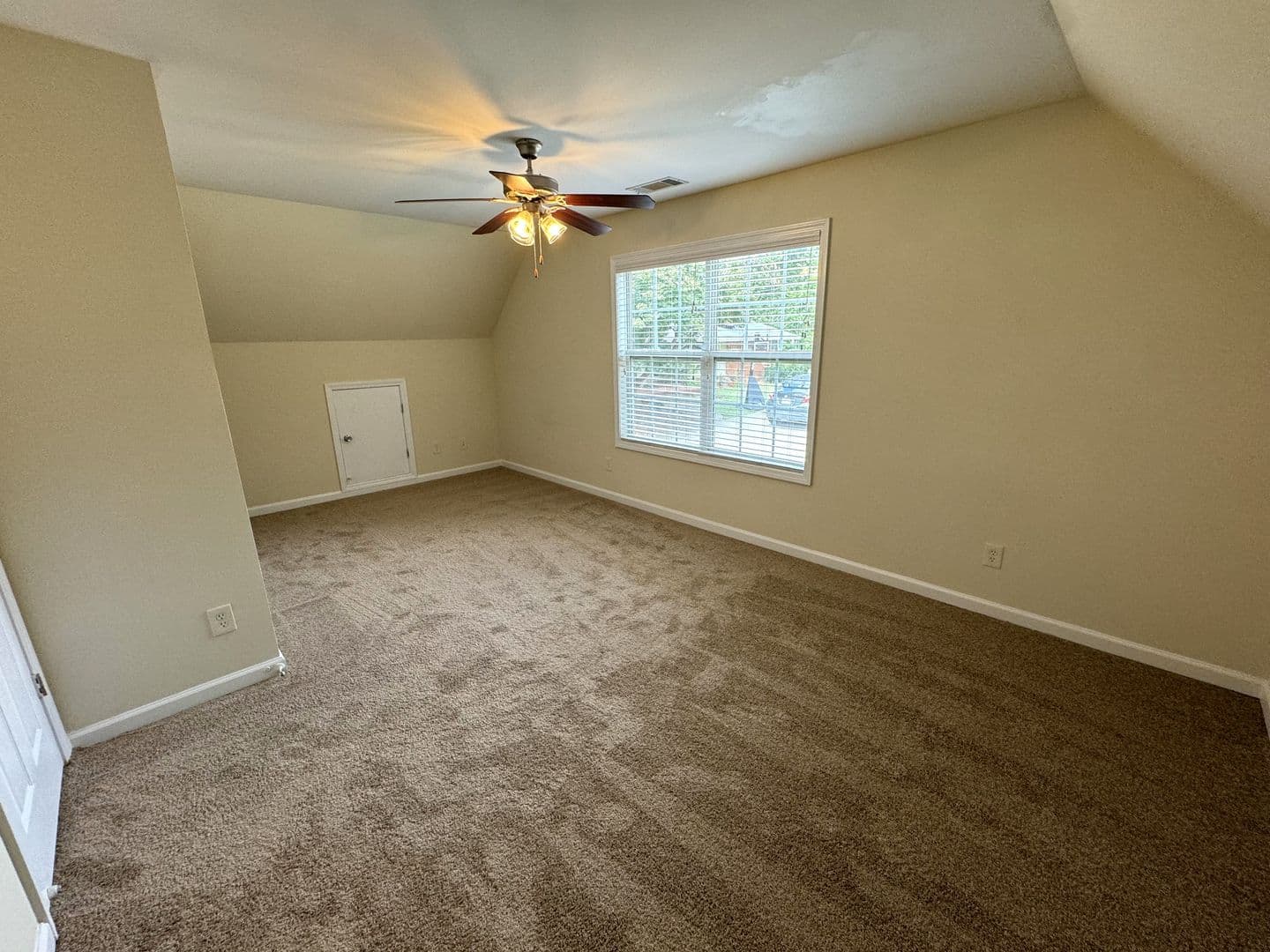 Athens House: 100 Pineview Ct
