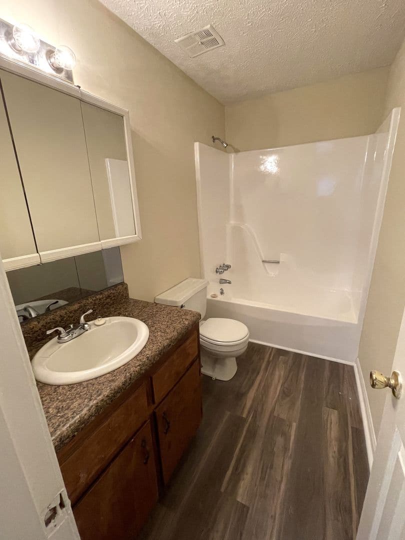 Athens Apartment: 435/437 Lexington Heights