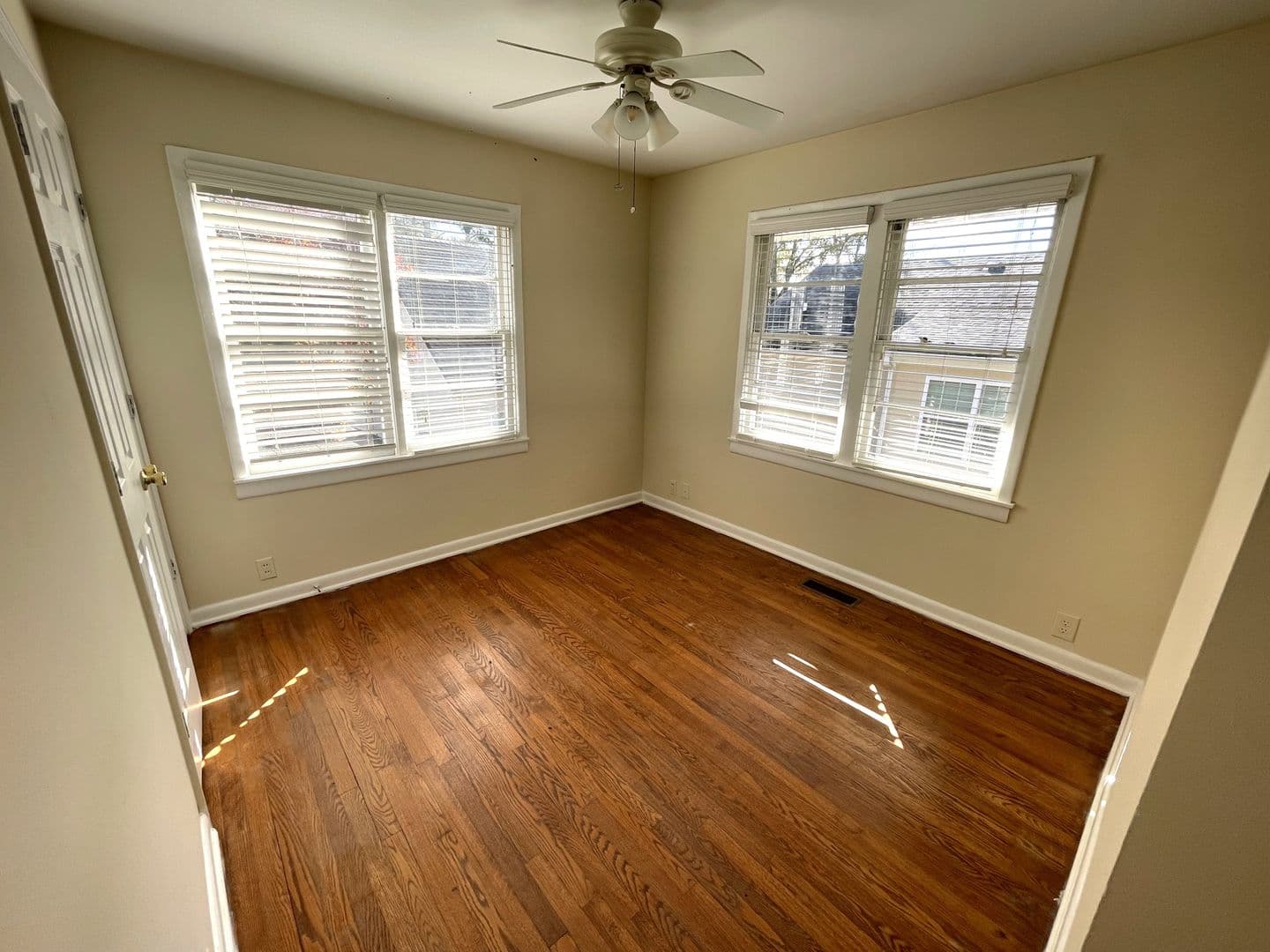 Athens House: 160 Pineview Dr