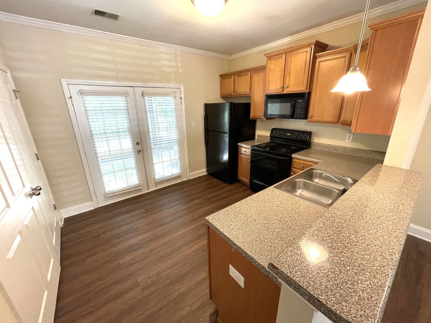 Athens Apartment: 270 Strickland Ave