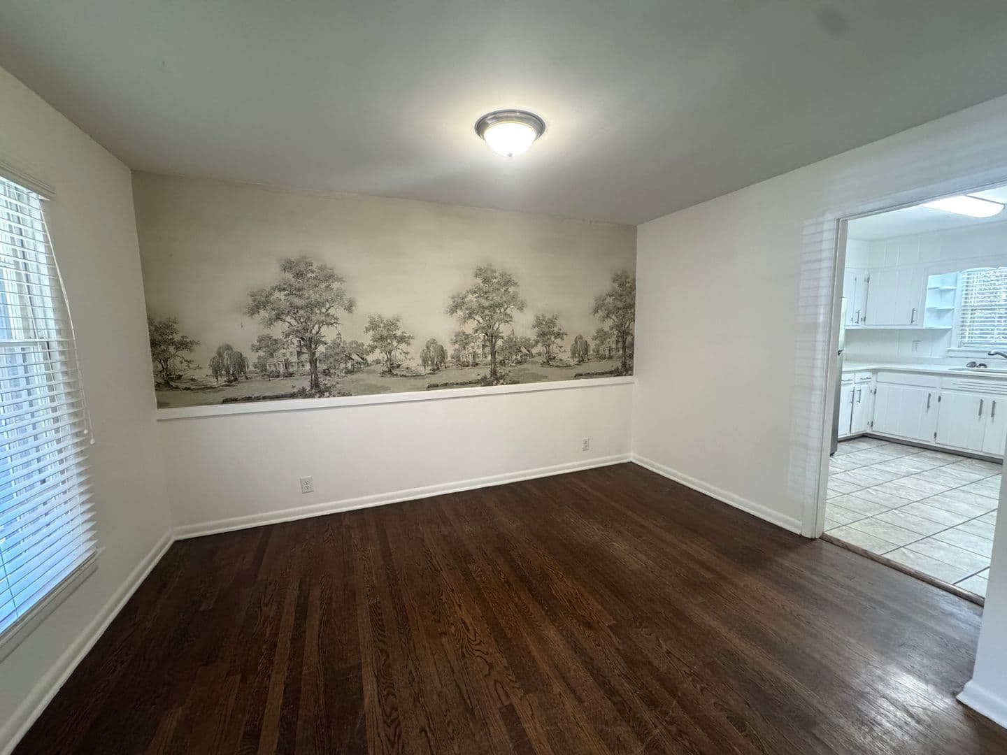 Athens House: 150 Pineview Dr