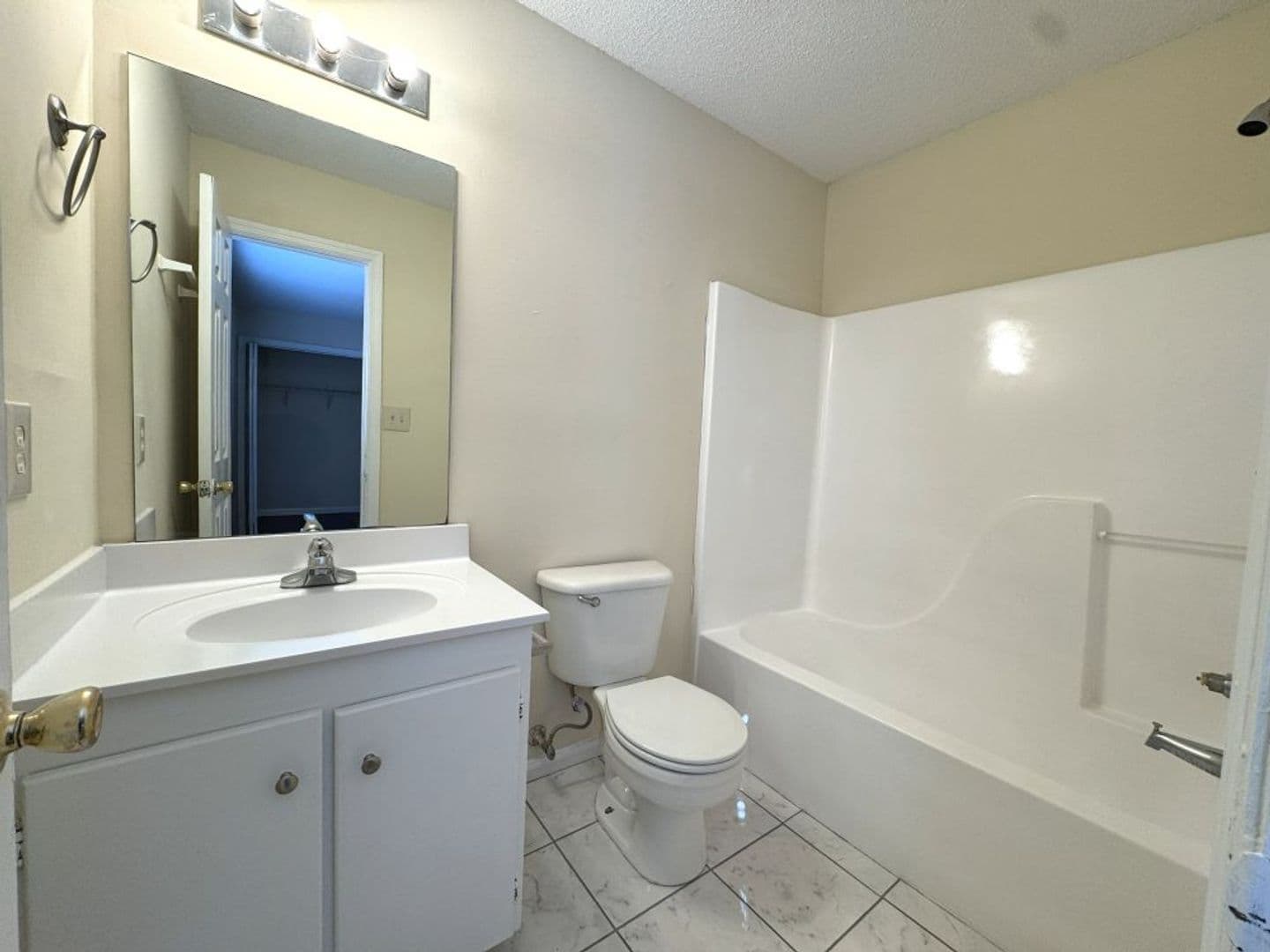 Athens Apartment: 825 Gaines School Road