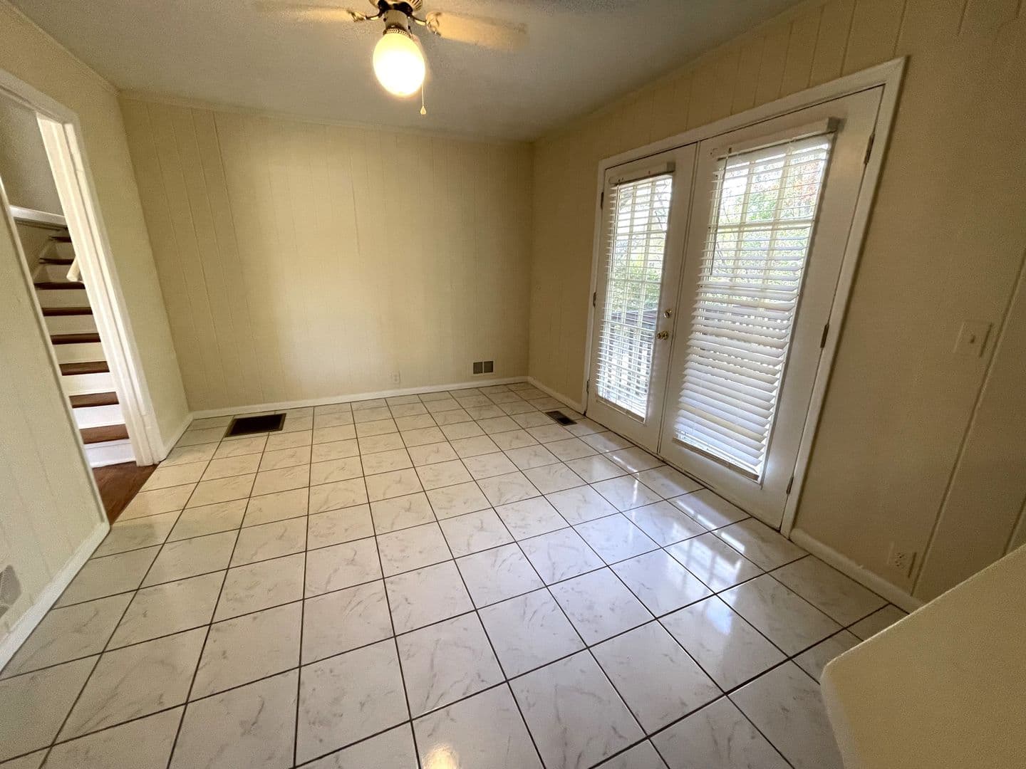 Athens House: 160 Pineview Dr