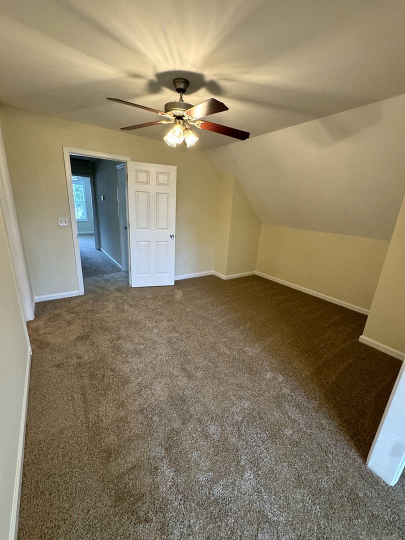 Athens House: 100 Pineview Ct
