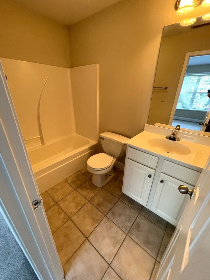 Athens Apartment: 270 Strickland Ave