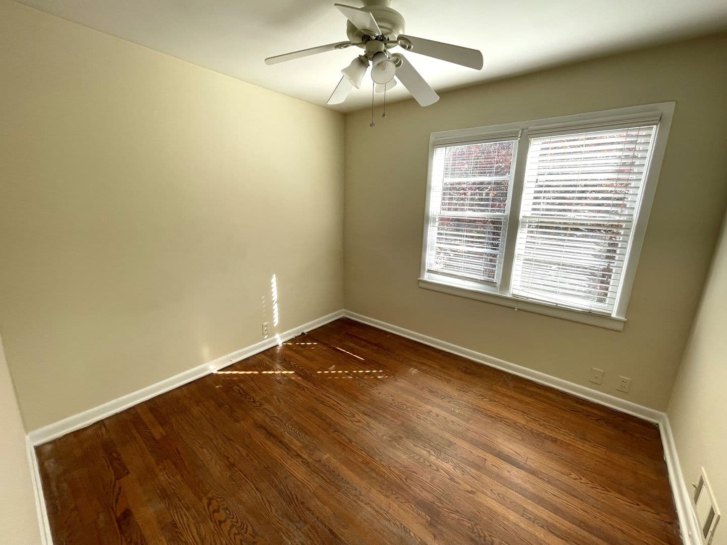 Athens House: 160 Pineview Dr