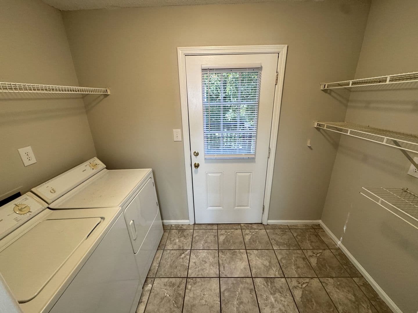 Athens Apartment: 245 Pineview Drive