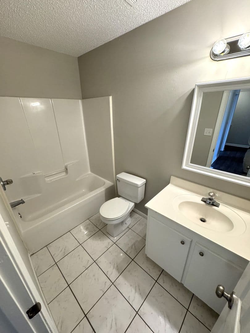 Athens Apartment: 245 Pineview Drive