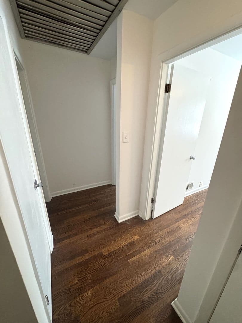Athens House: 150 Pineview Dr