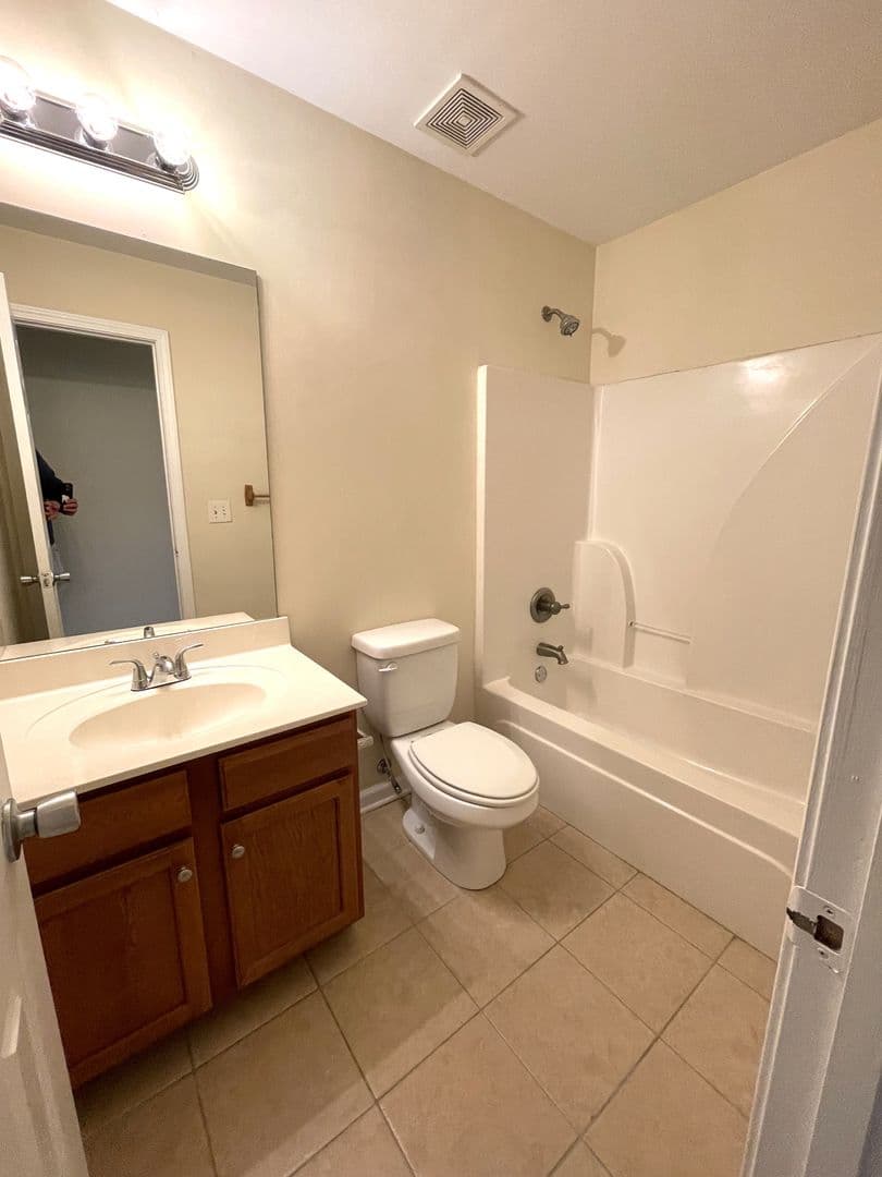 Athens House: 112 Pineview Ct